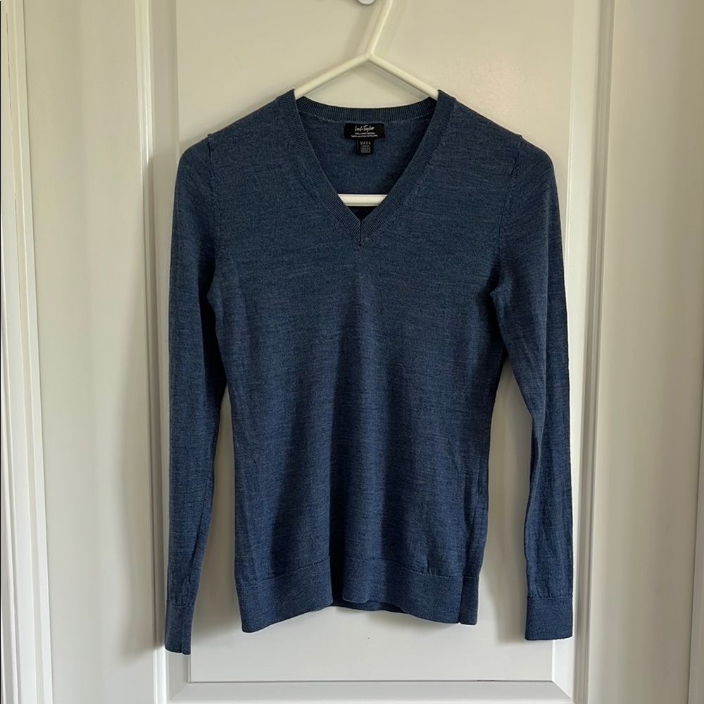 Lord & Taylor extra fine merino wool sweater size small